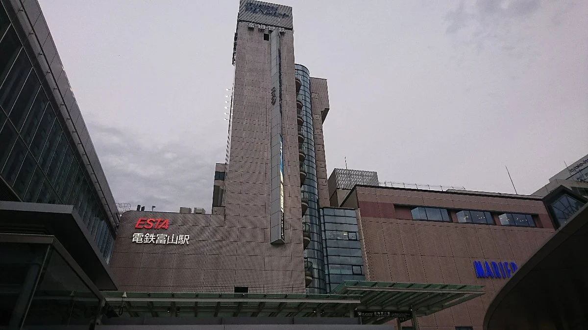Dentetsu Toyama Station Building Esta