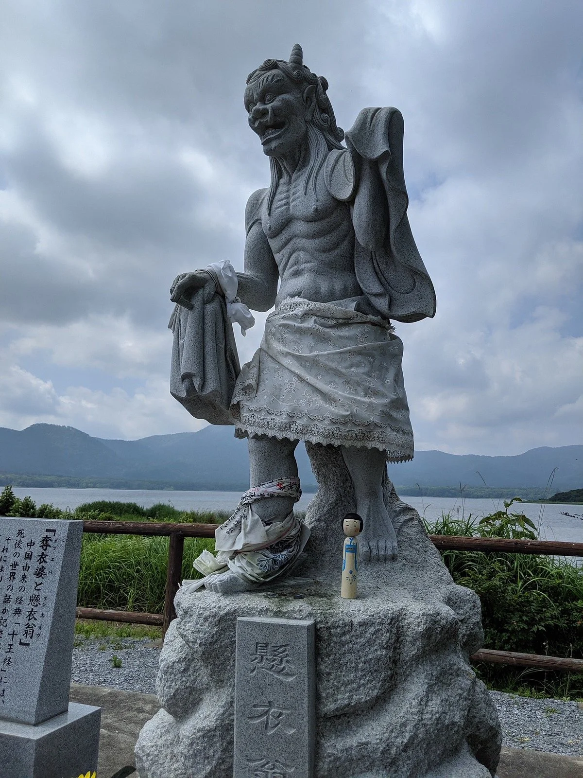 Datsueba and Keneo Statues