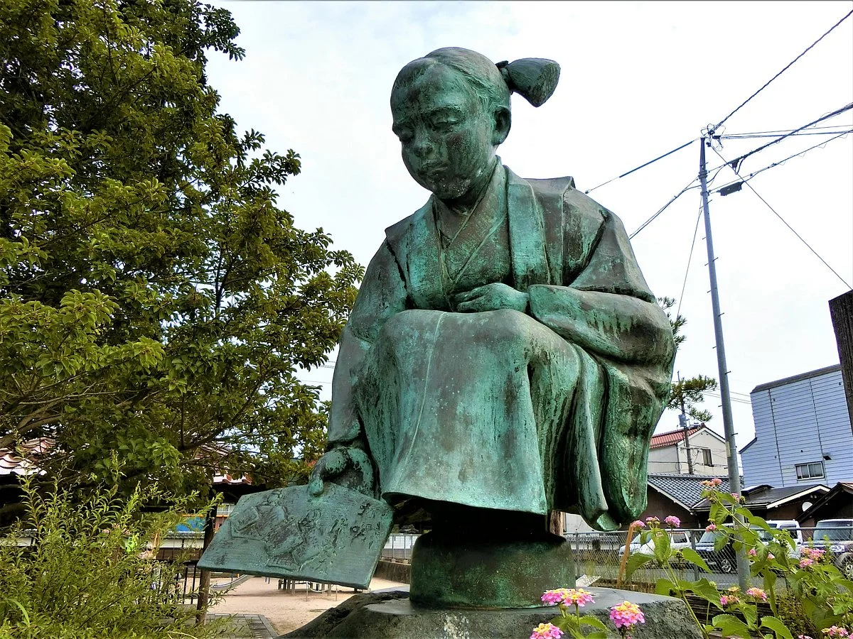 Uchibukinagashi Shibina Statue