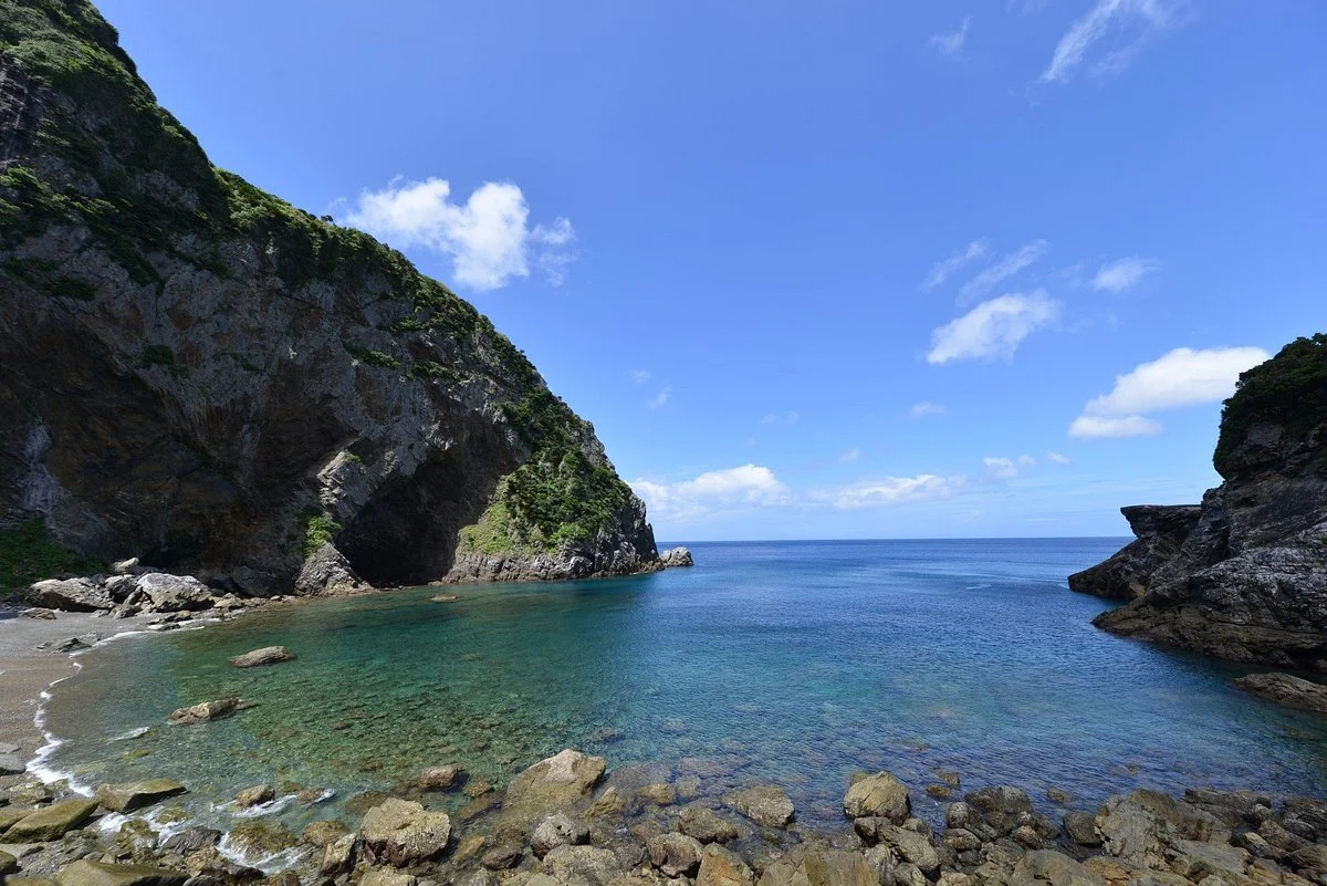 Dokuhama Cliff
