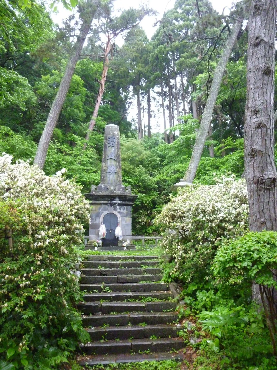 Hekketsu Monument