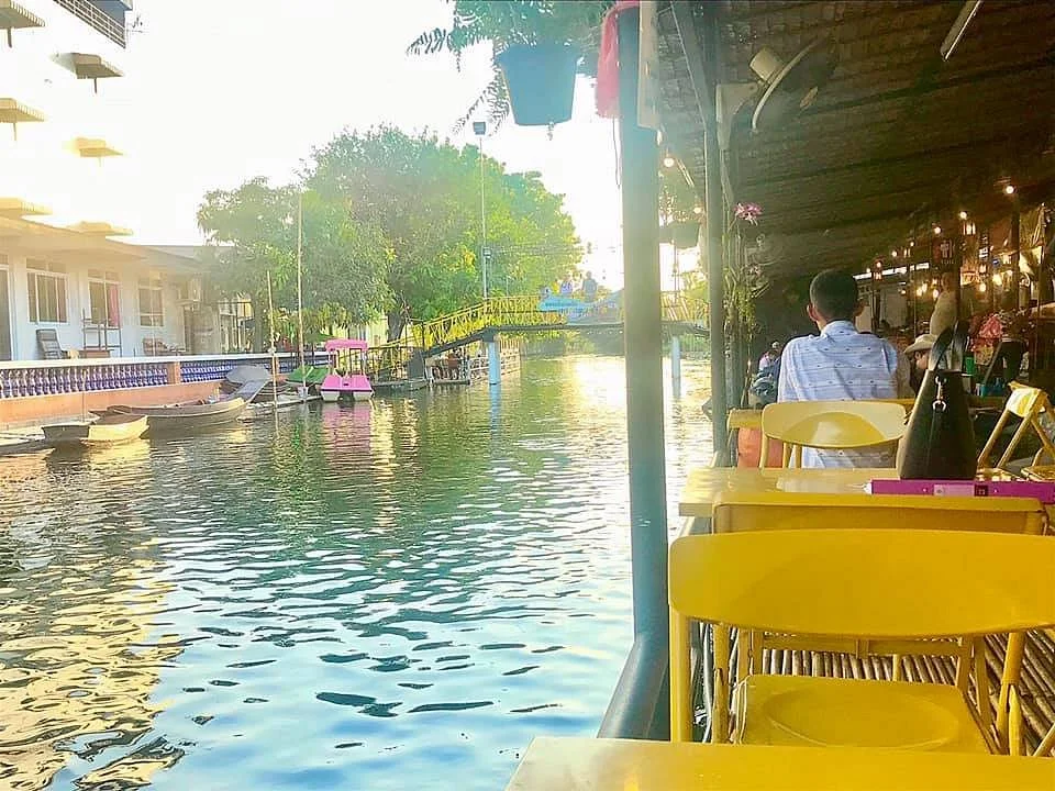 Talat Nam Yam Yen Khlong Khut Chao Mueang