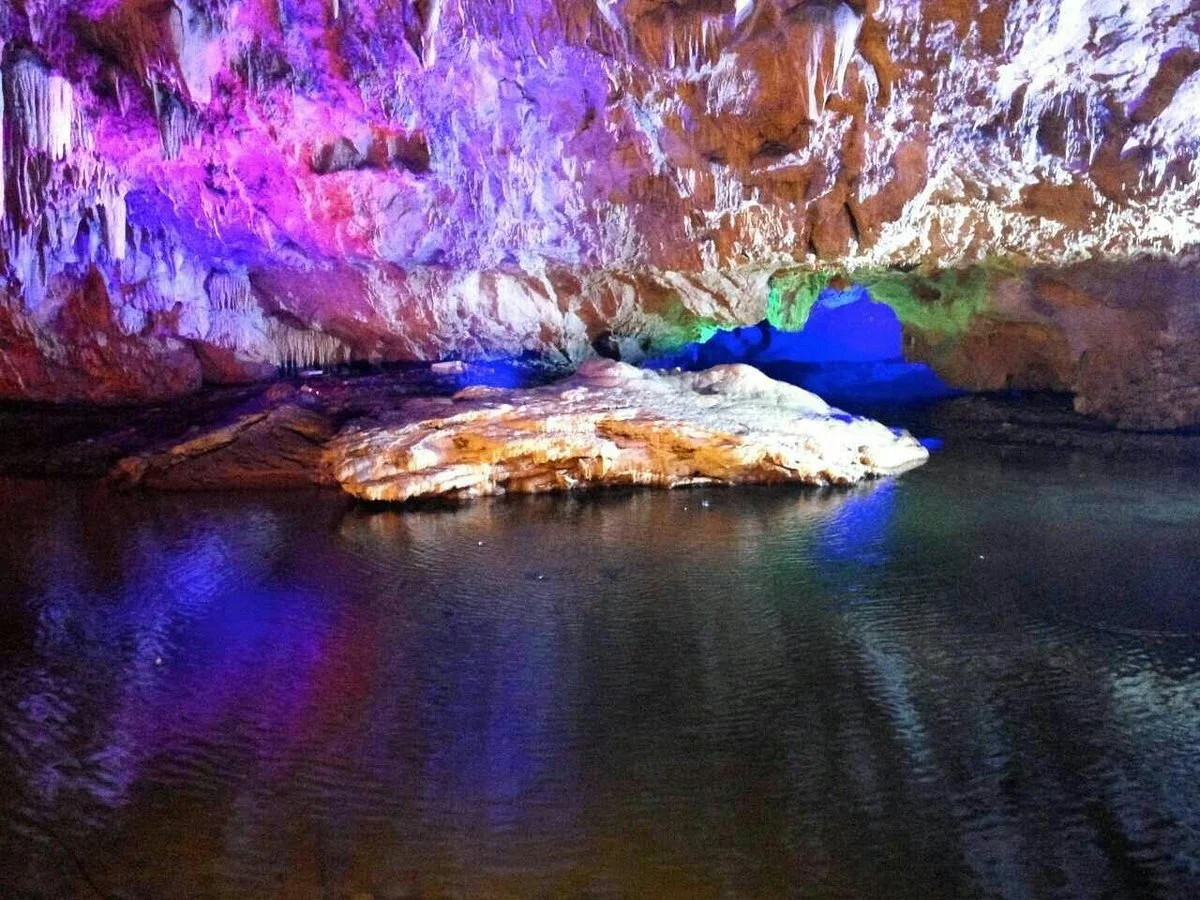 Yinshui Cave