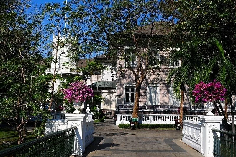 Phra Thinang Uthayan Phumisathian