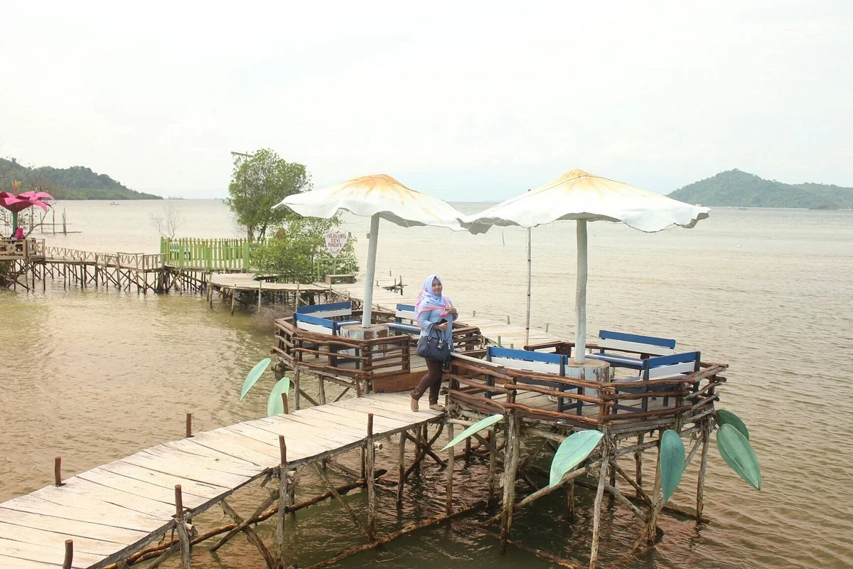 Dewi Mandapa Beach