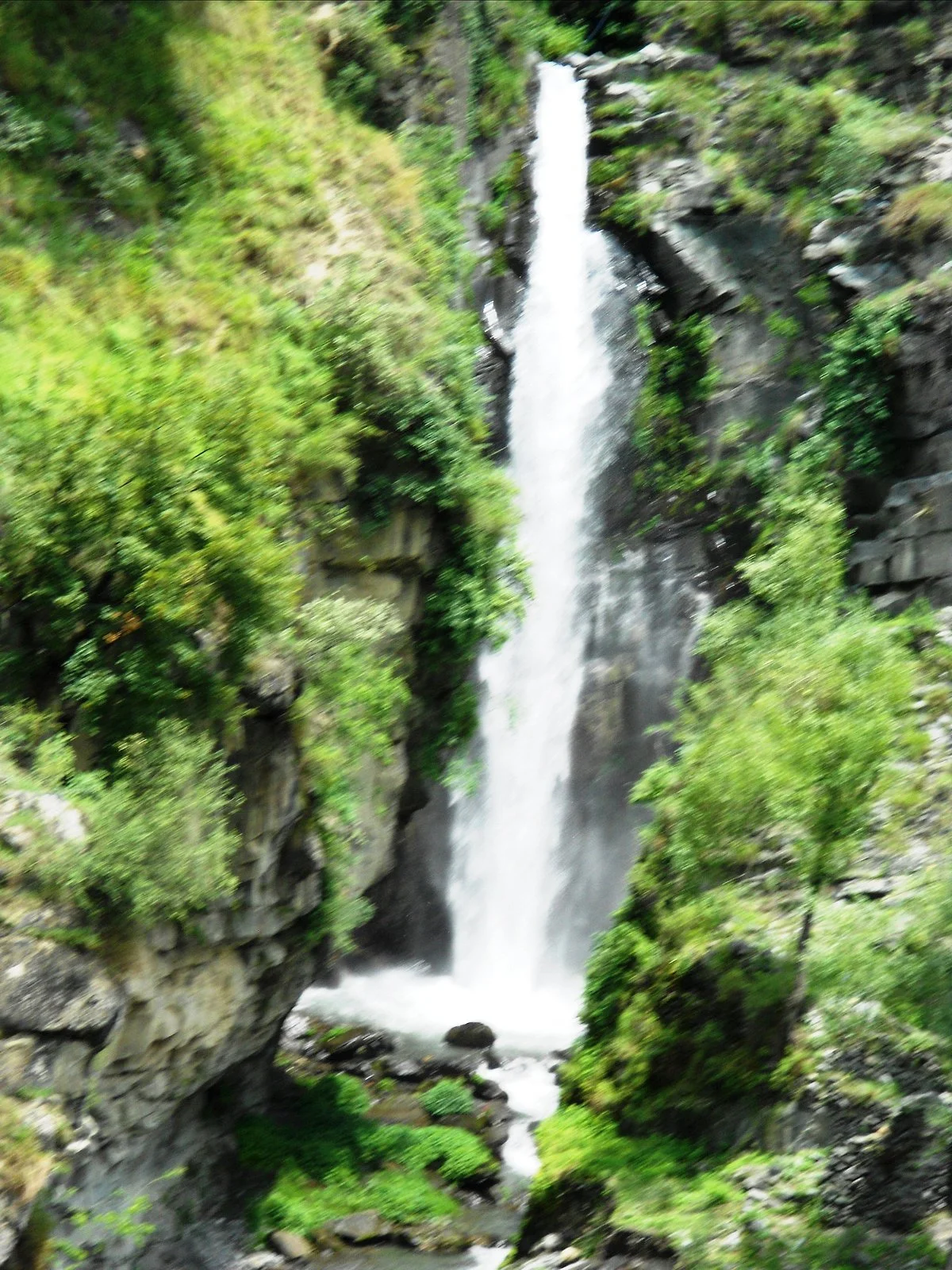 Hadsar Waterfall