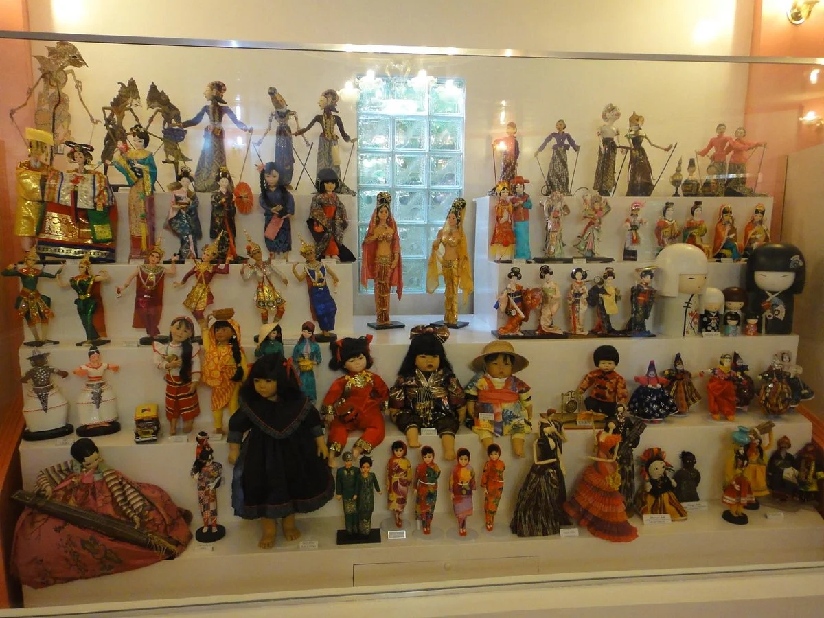 International Doll House