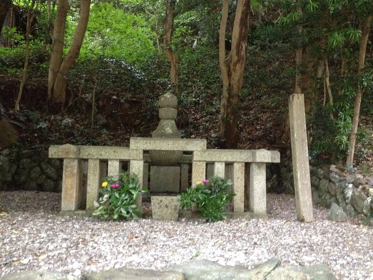 Yositaka Kuki's memorial sites