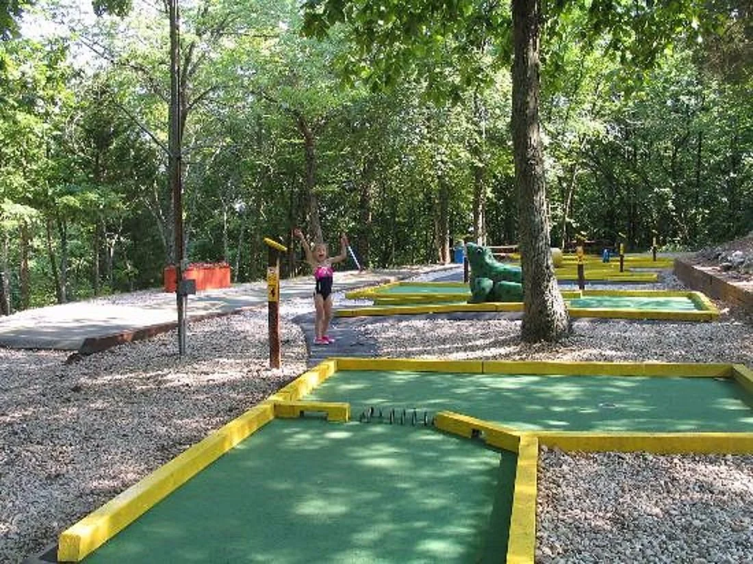 Yogibear Mini Golf Park