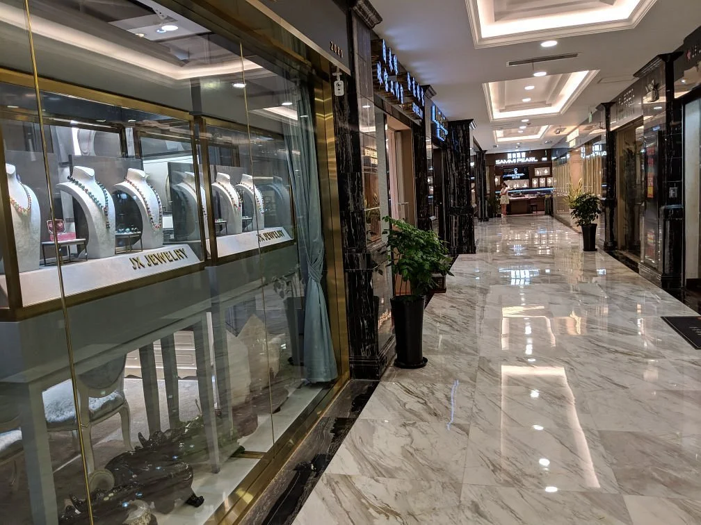 Shanghai's Hongqiao Pearl Market