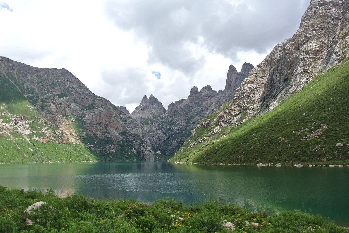 Jiuzhi Nianbaoyuze Mountain Scenic Resort