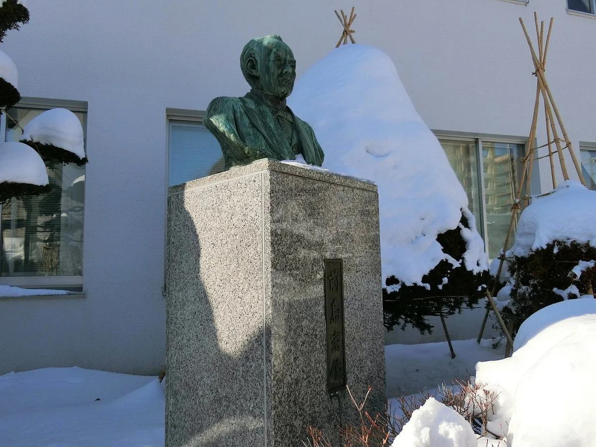 Statue of Hisoka Maejima