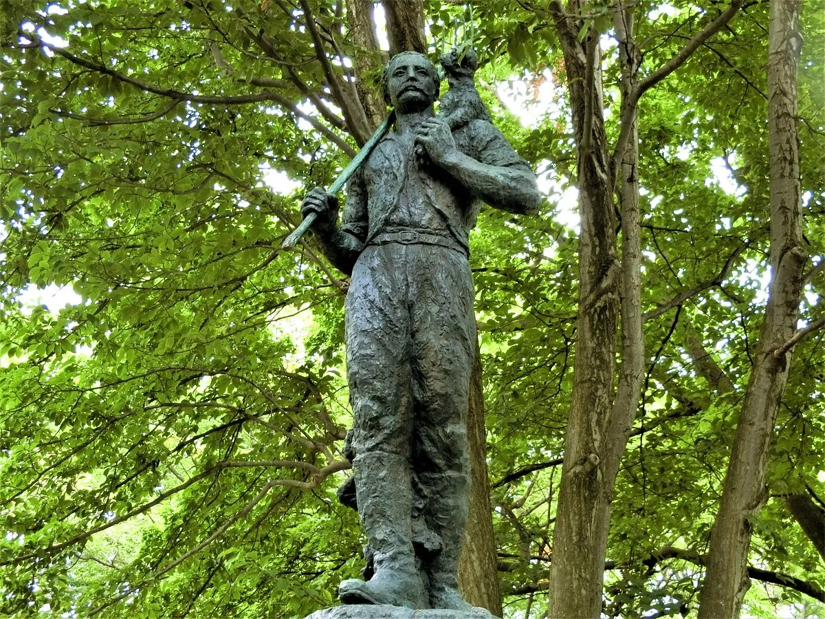 Edwin Dun Statue