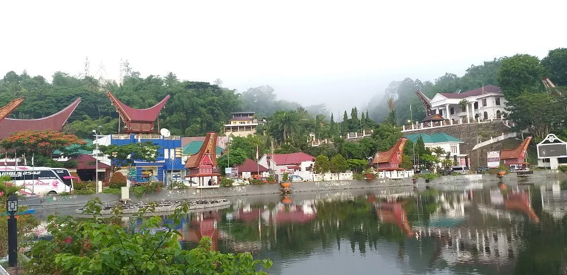 Makale Pond Roundabout