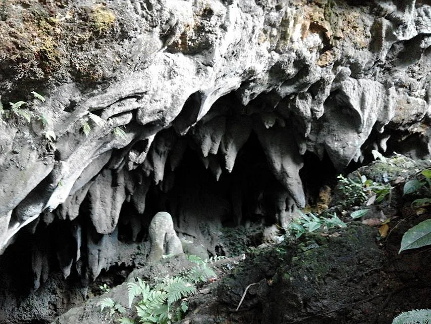 Maanghit Cave