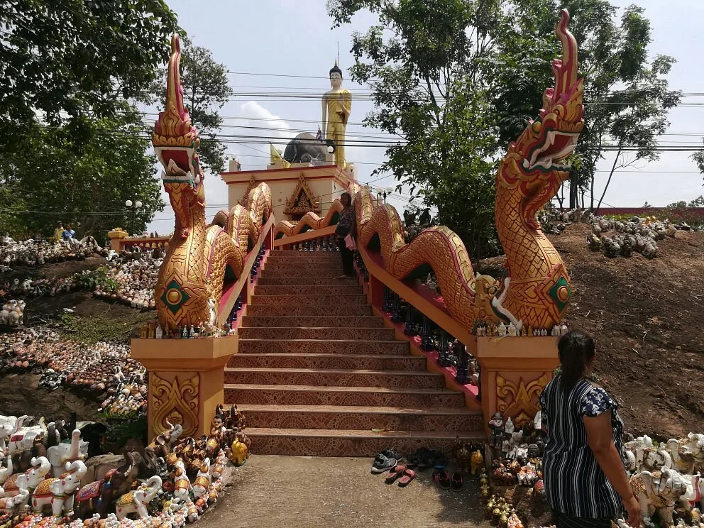 Wat Pa Kham Hua Chang Temple
