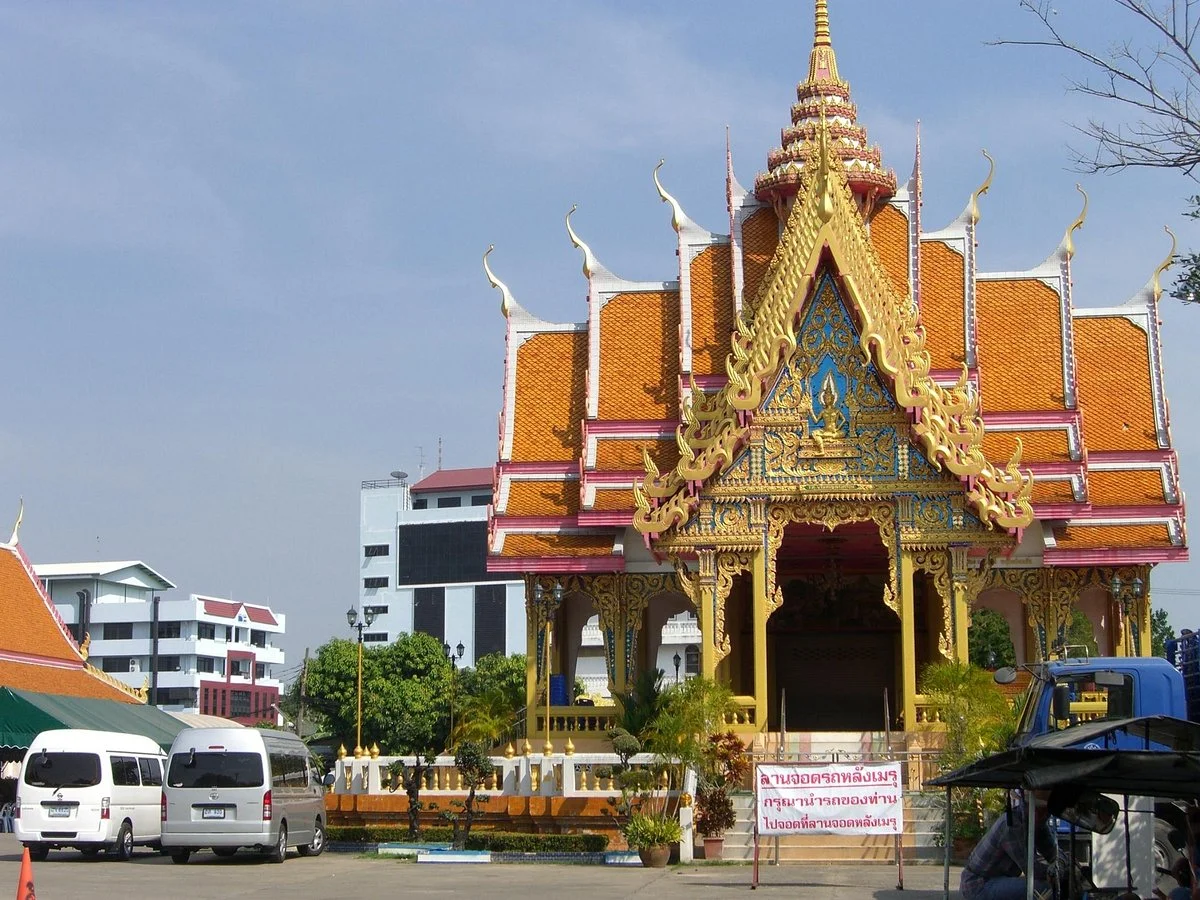 Wat Maha But Temple - Mae Nak Shrine