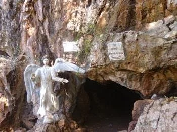 Bitauni Cave
