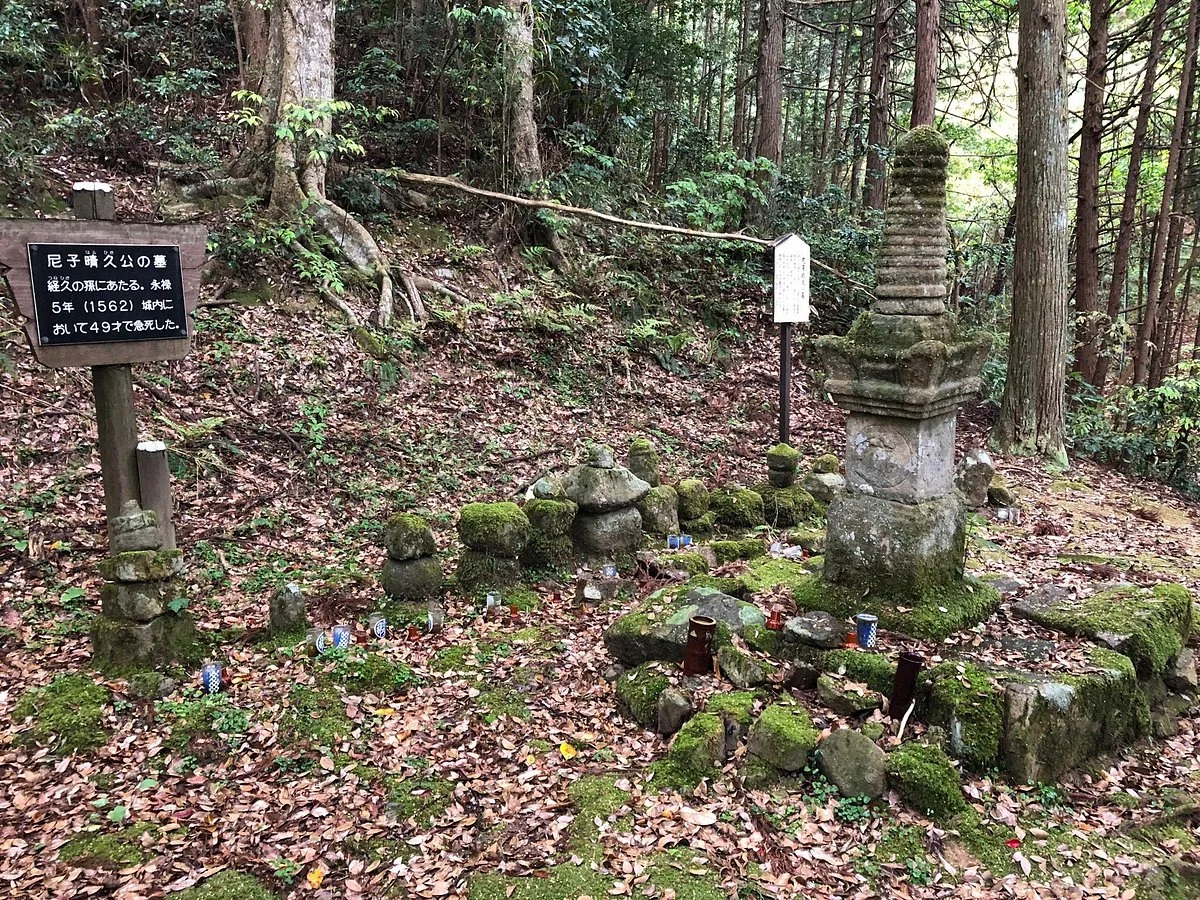 Grave of Amago Haruhisa