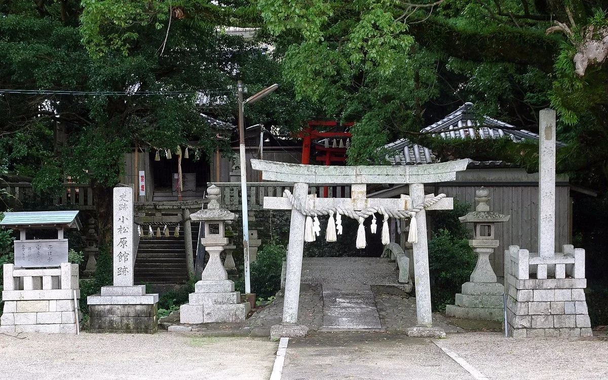 Komatsubarakan Remains