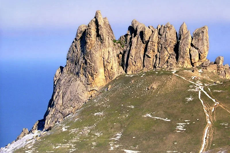 Besh Barmag Mountain