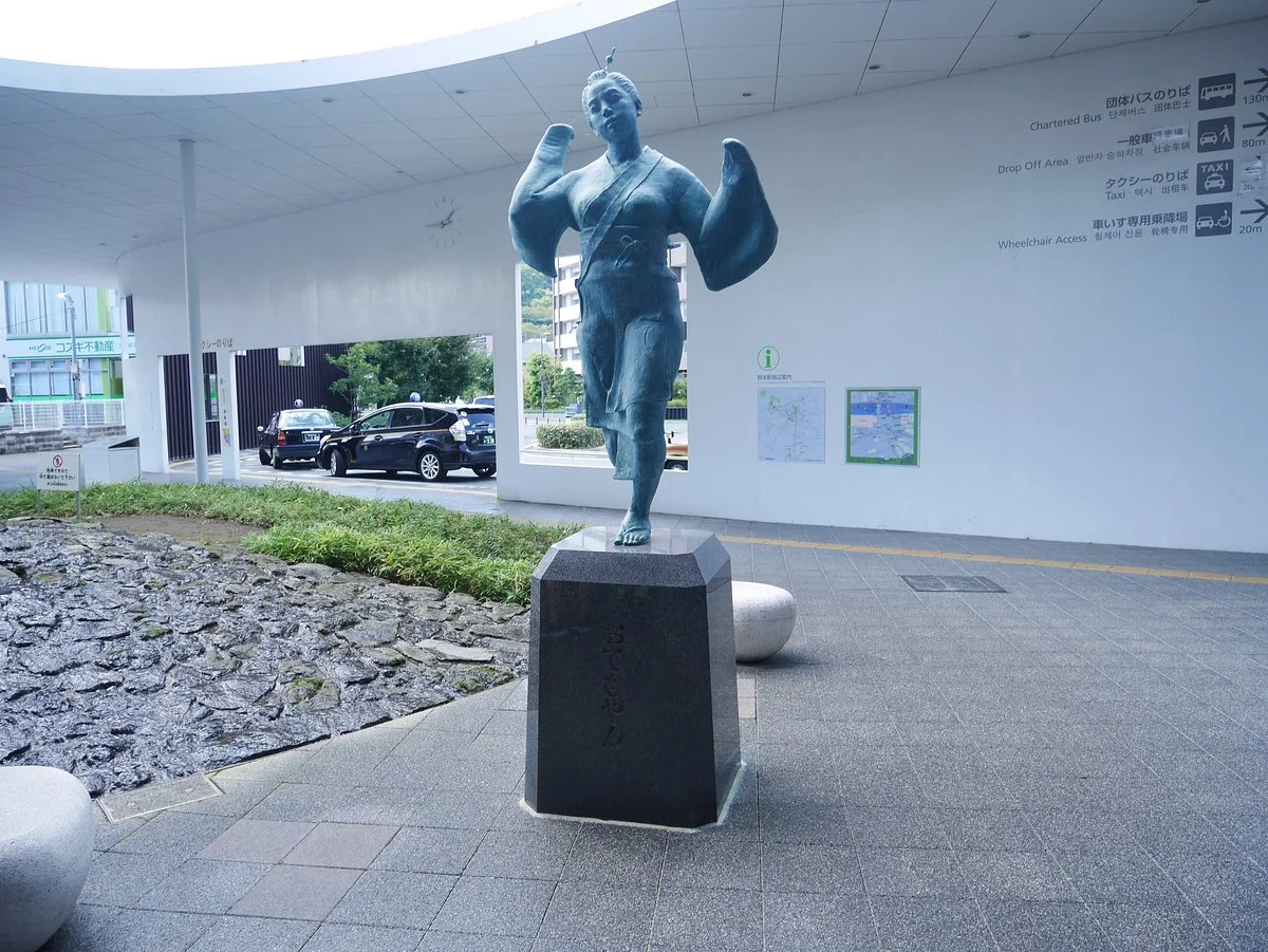 Otemoyan Statue