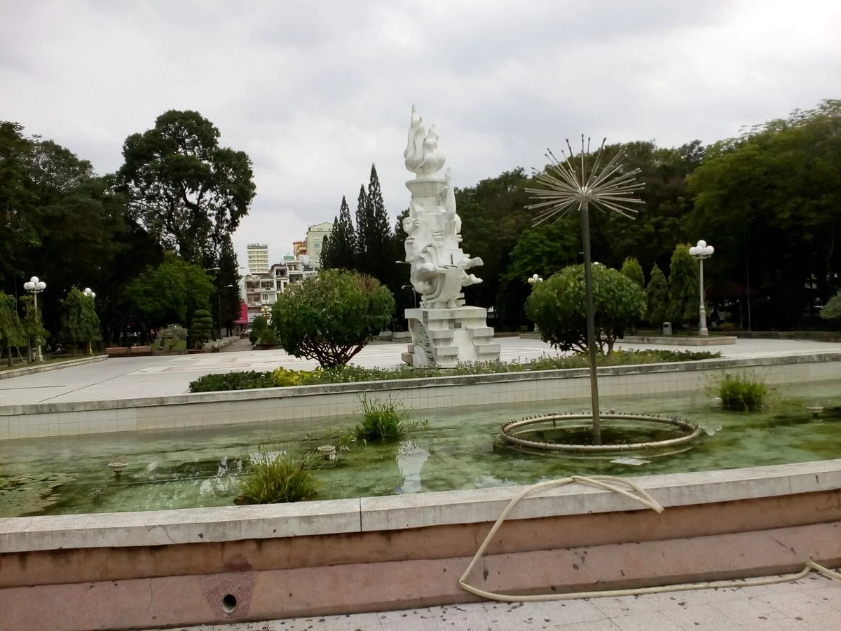 Le Van Tam Park