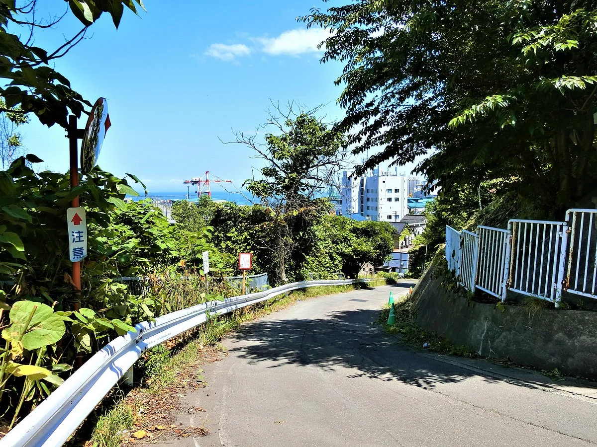Miharashi-zaka Slope