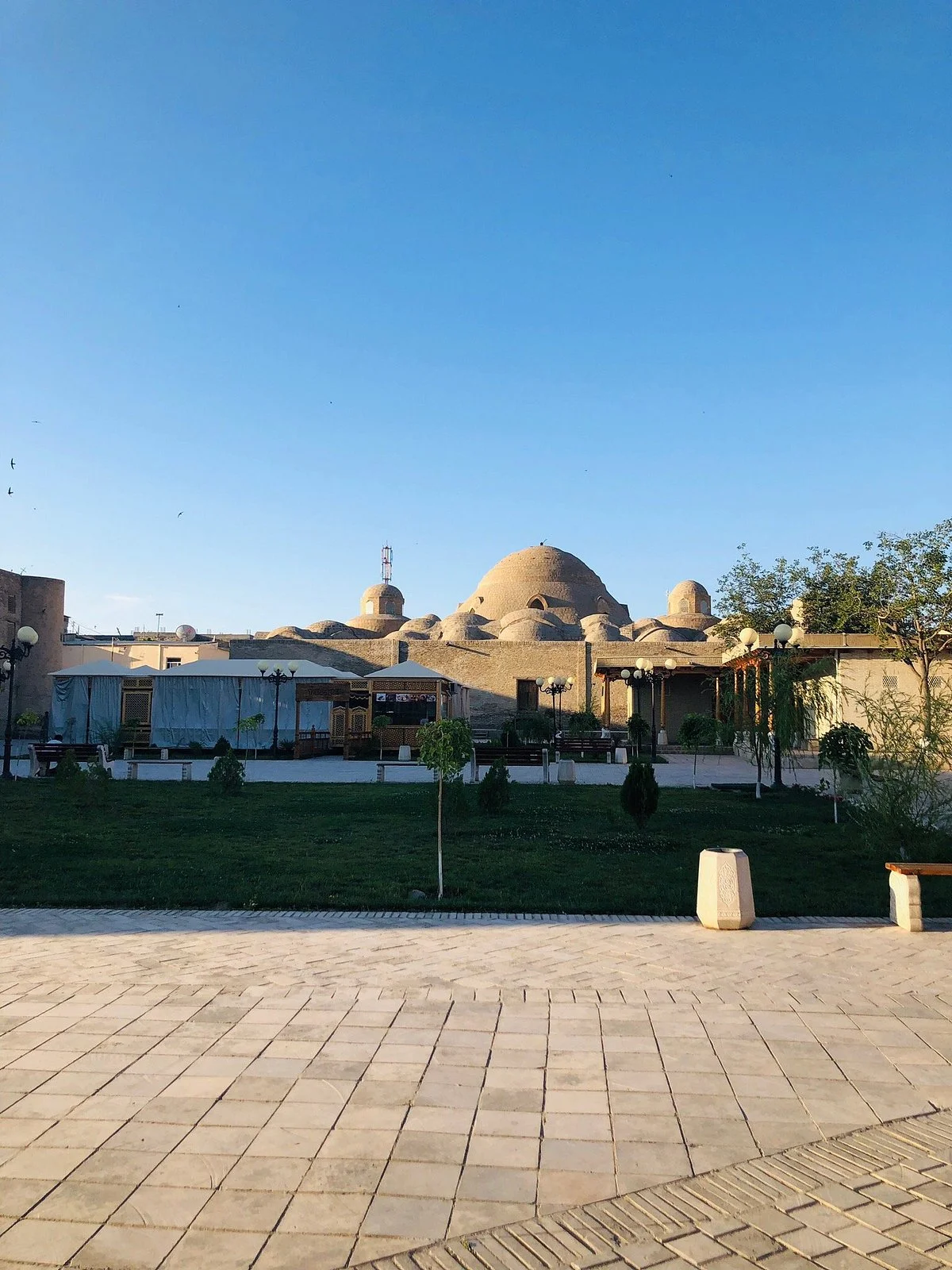 Taqi-Telpakfurushon Market