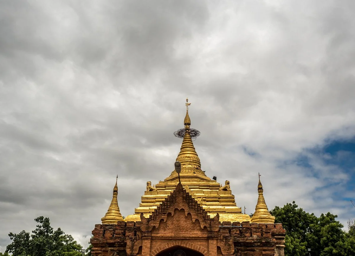 Alo-daw Pyi Pagoda