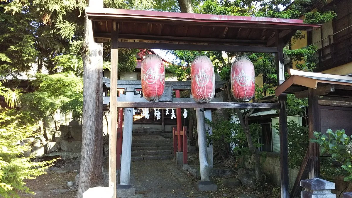 Karasuyamainari Shrine