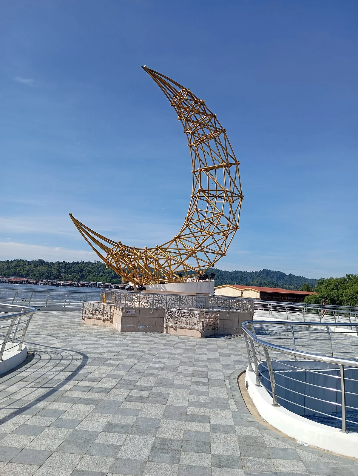 Sultan Omar Ali Saifuddien Pedestrian Bridge