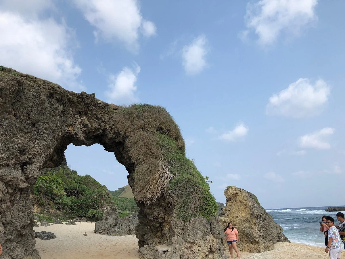 Nakabuang Arch