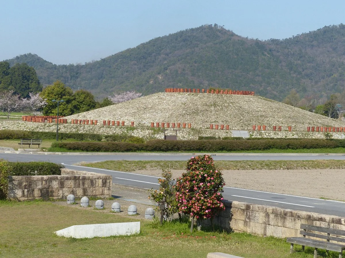 Yukyuno-oka Gamo-akane Tomb Park