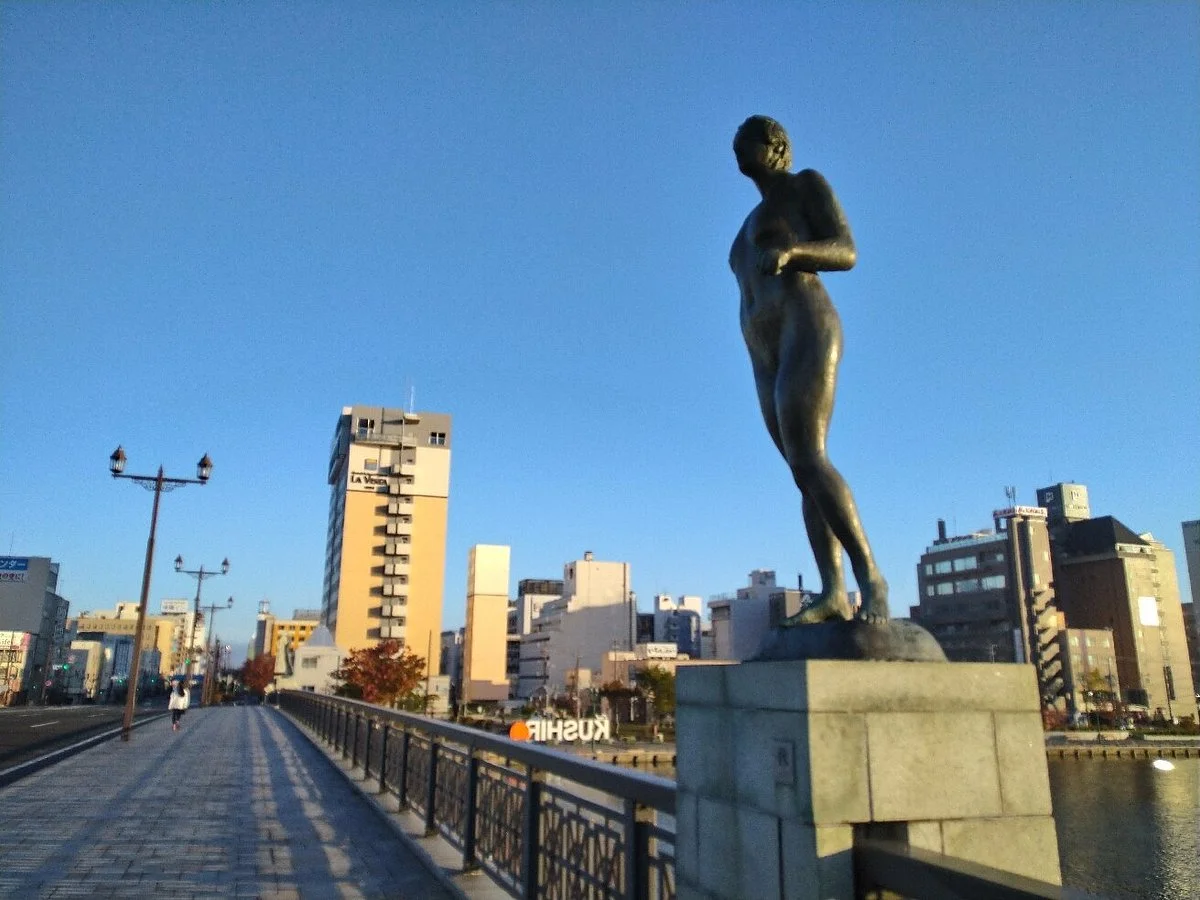 Aki Statue