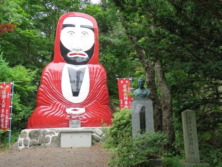 Darumataishi Statue