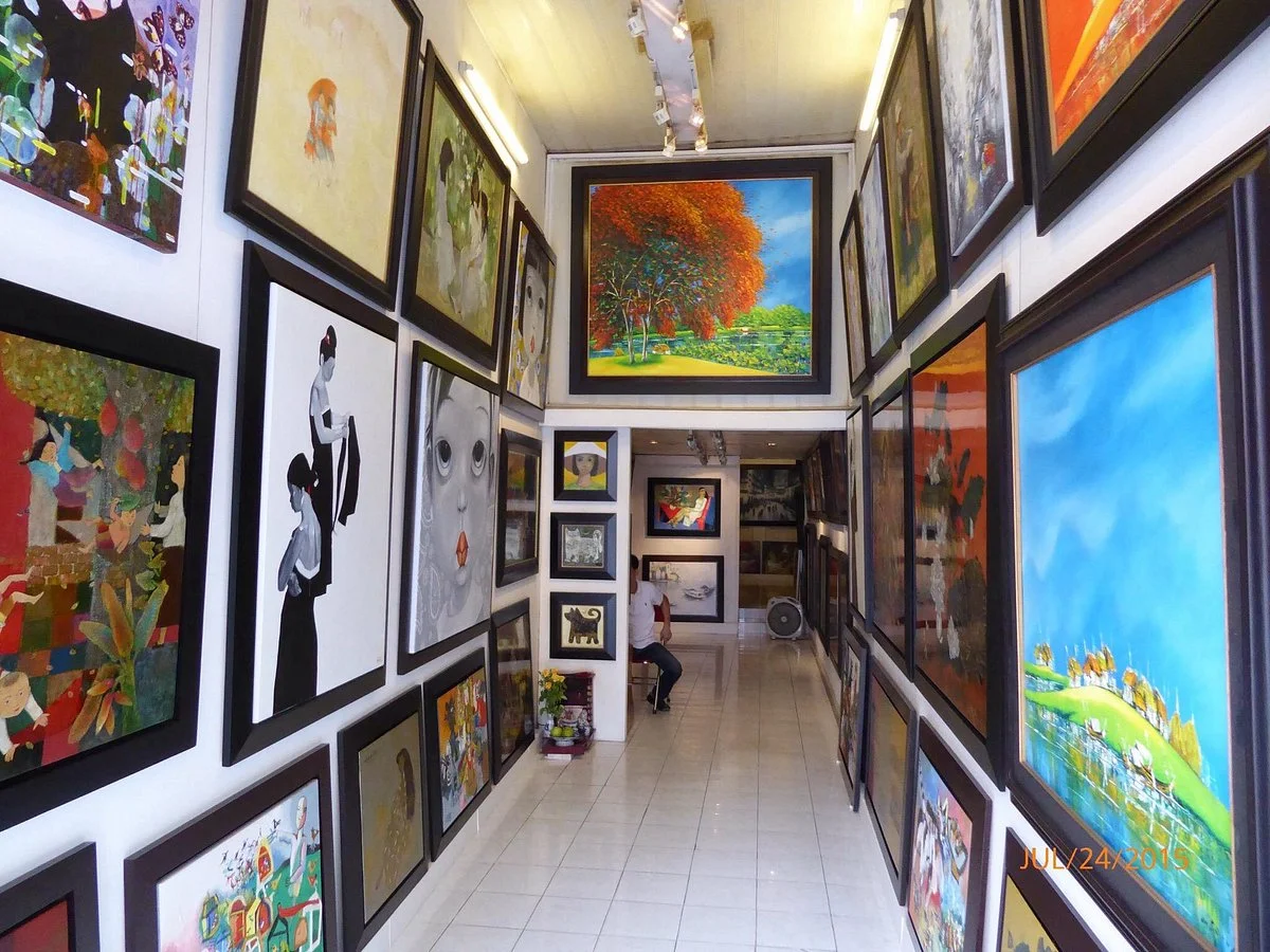 Red Moon Gallery