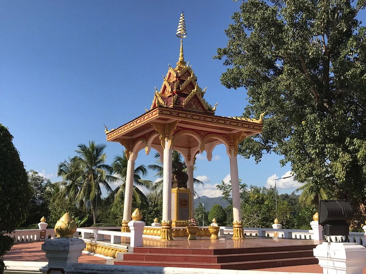 Kaysone Phomvihane Monument