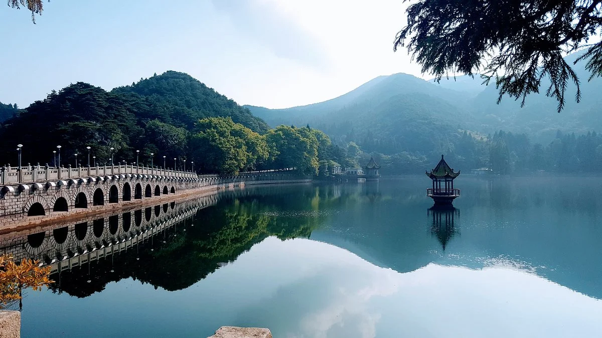 Lulin Lake