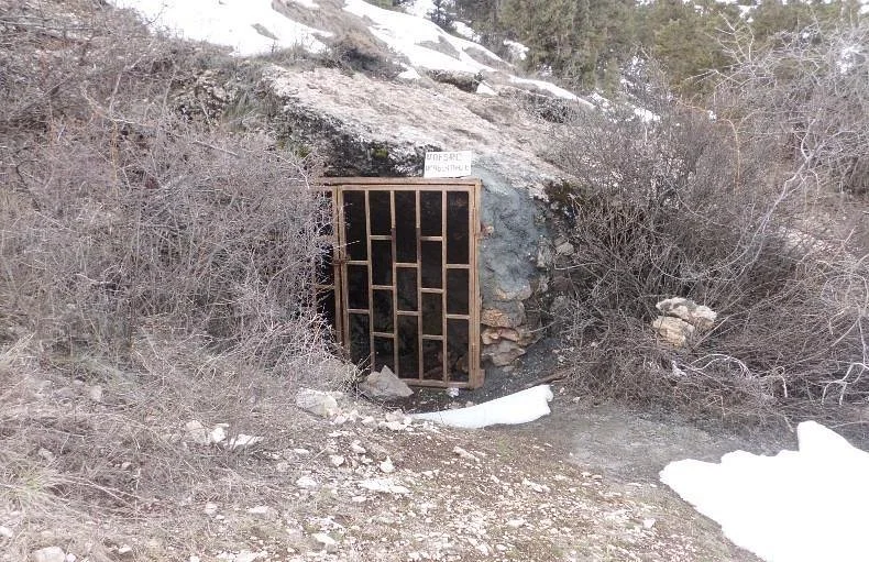 Mozrov Cave