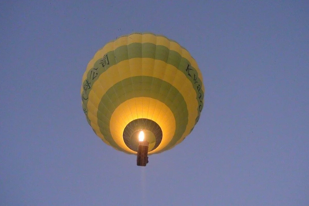 Balloon over Luxor Kwanzo