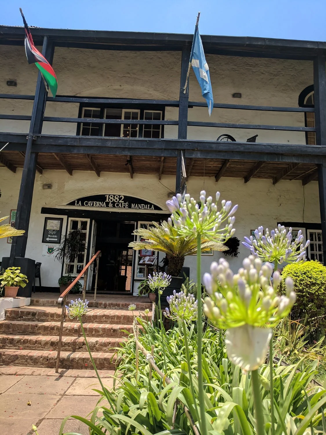 La Caverna Art Gallery