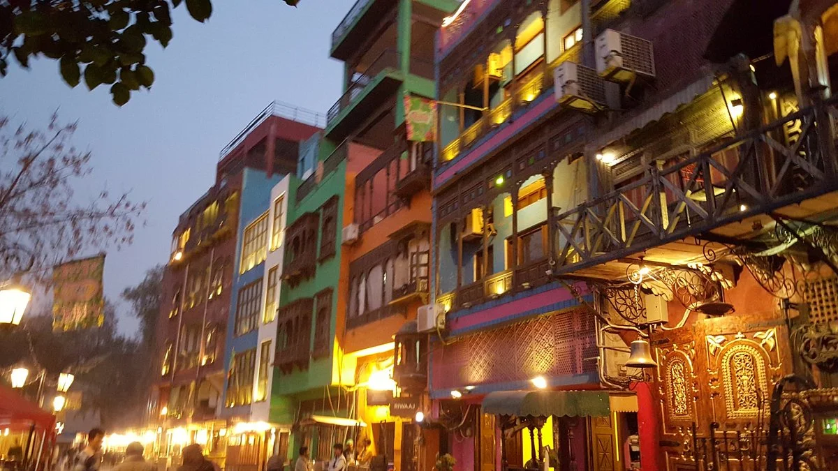 Food Street Fort Road