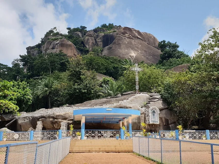 Grotte Notre-Dame d'Arigbo