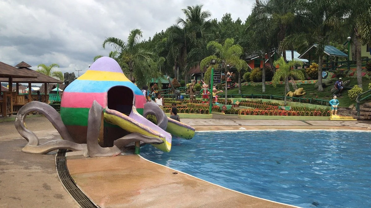 RR Family Spring Resort Pool