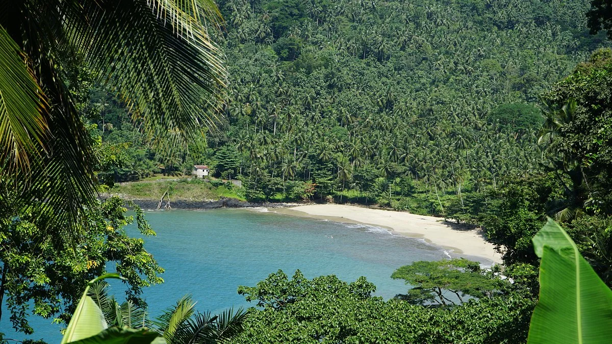 Praia Micondo