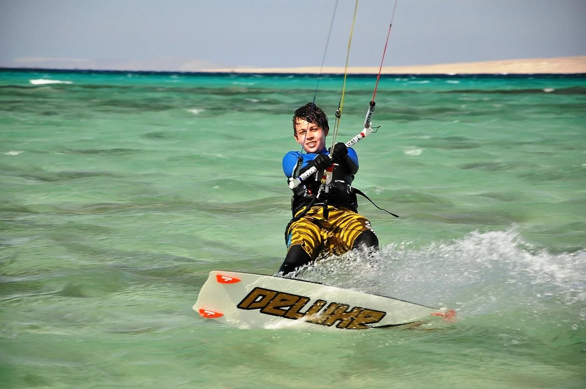 Go!Wind. Windsurfing & Kitesurfing School