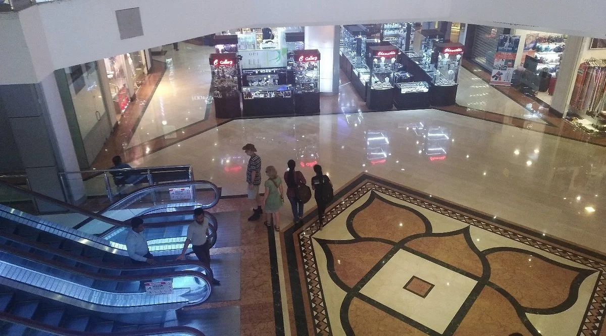 Crescat Boulevard Mall