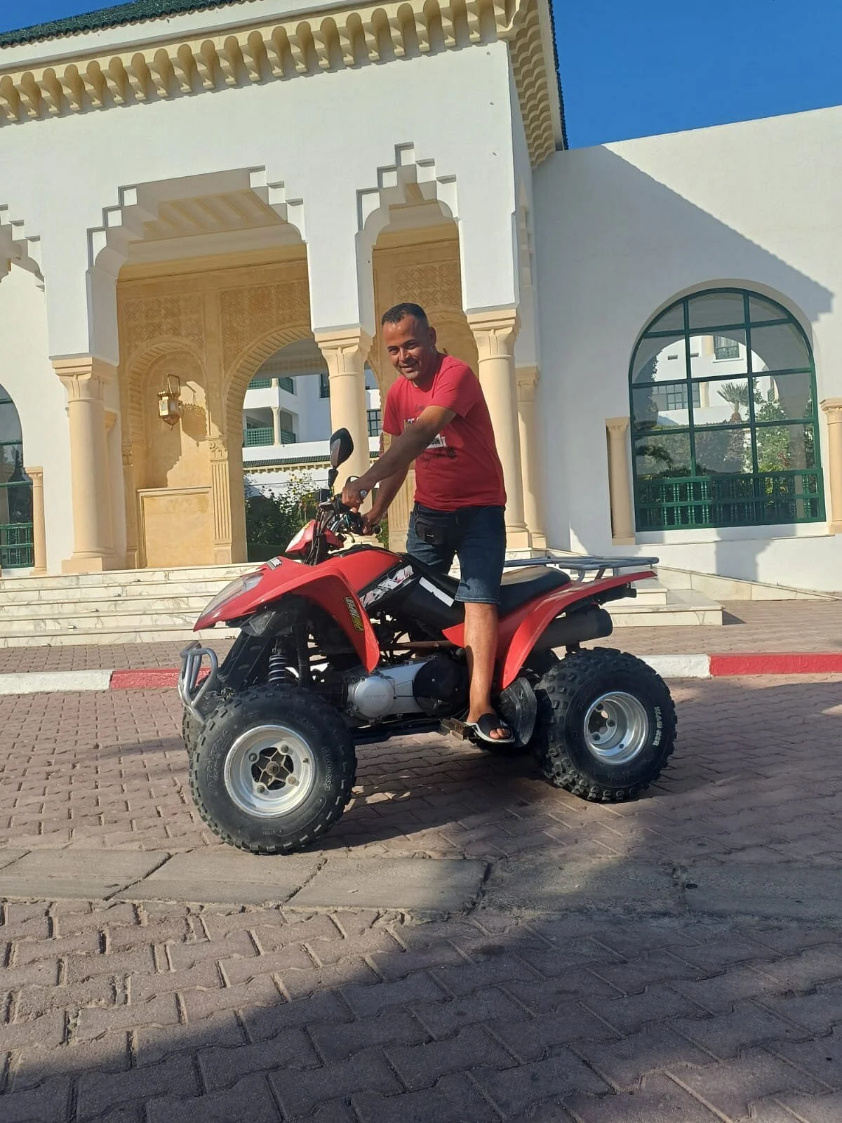 Najem Tours
