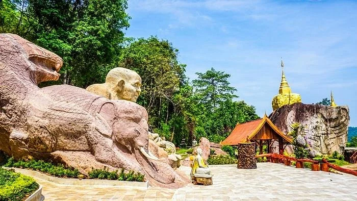 Wat Tham Pha Daen